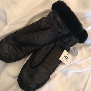 UGG Mittens